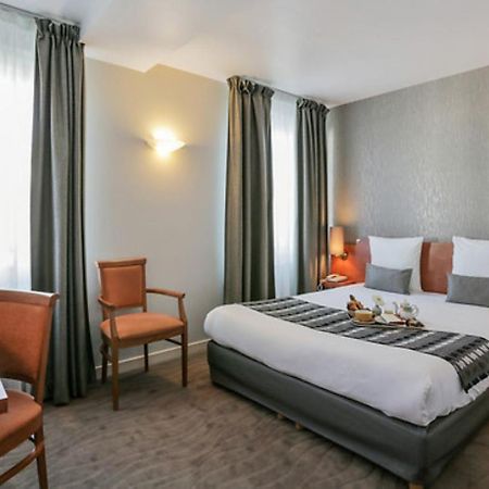 Logis Hotel Le Pelican Vernantes Exterior photo