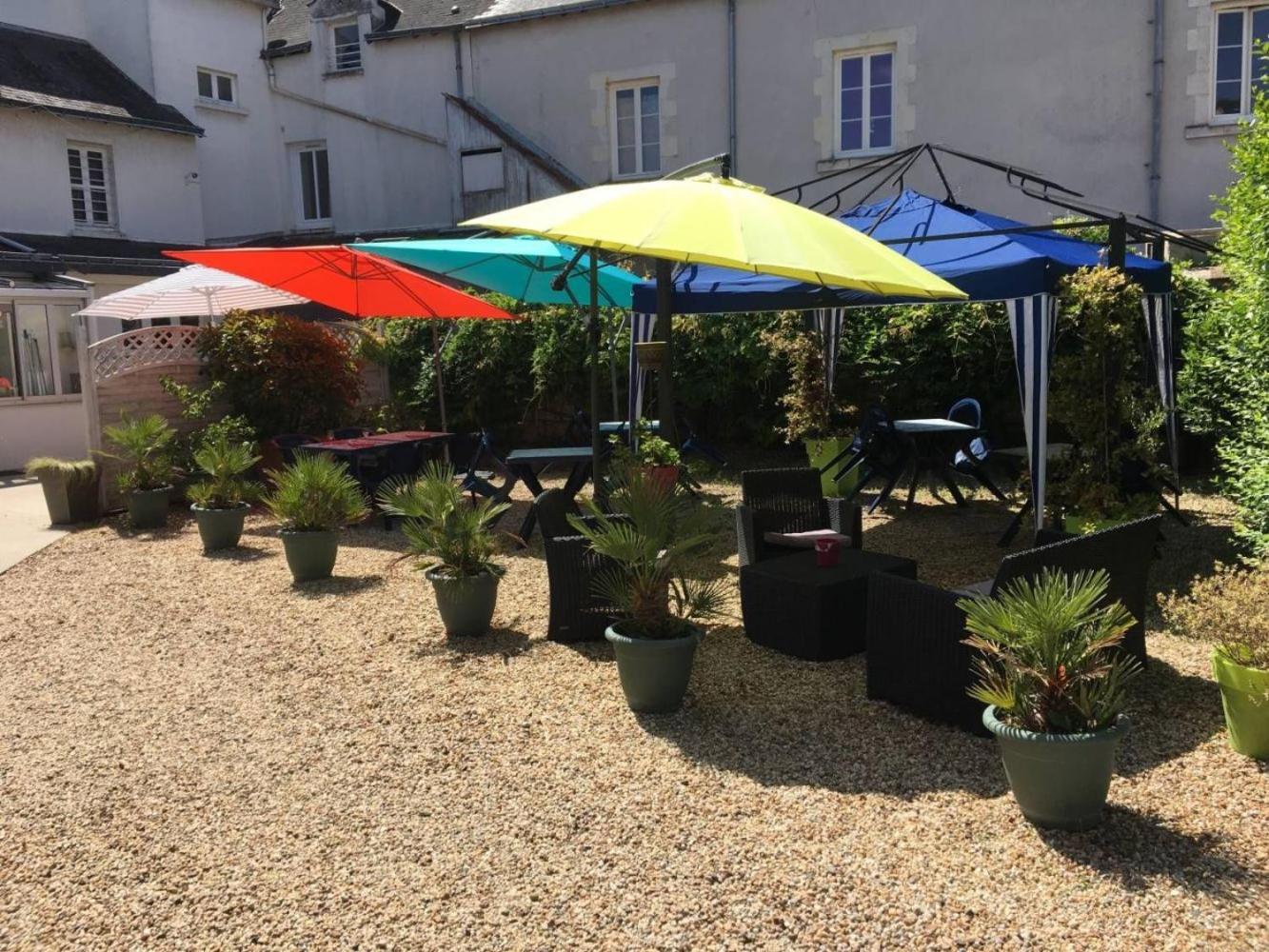 Logis Hotel Le Pelican Vernantes Exterior photo
