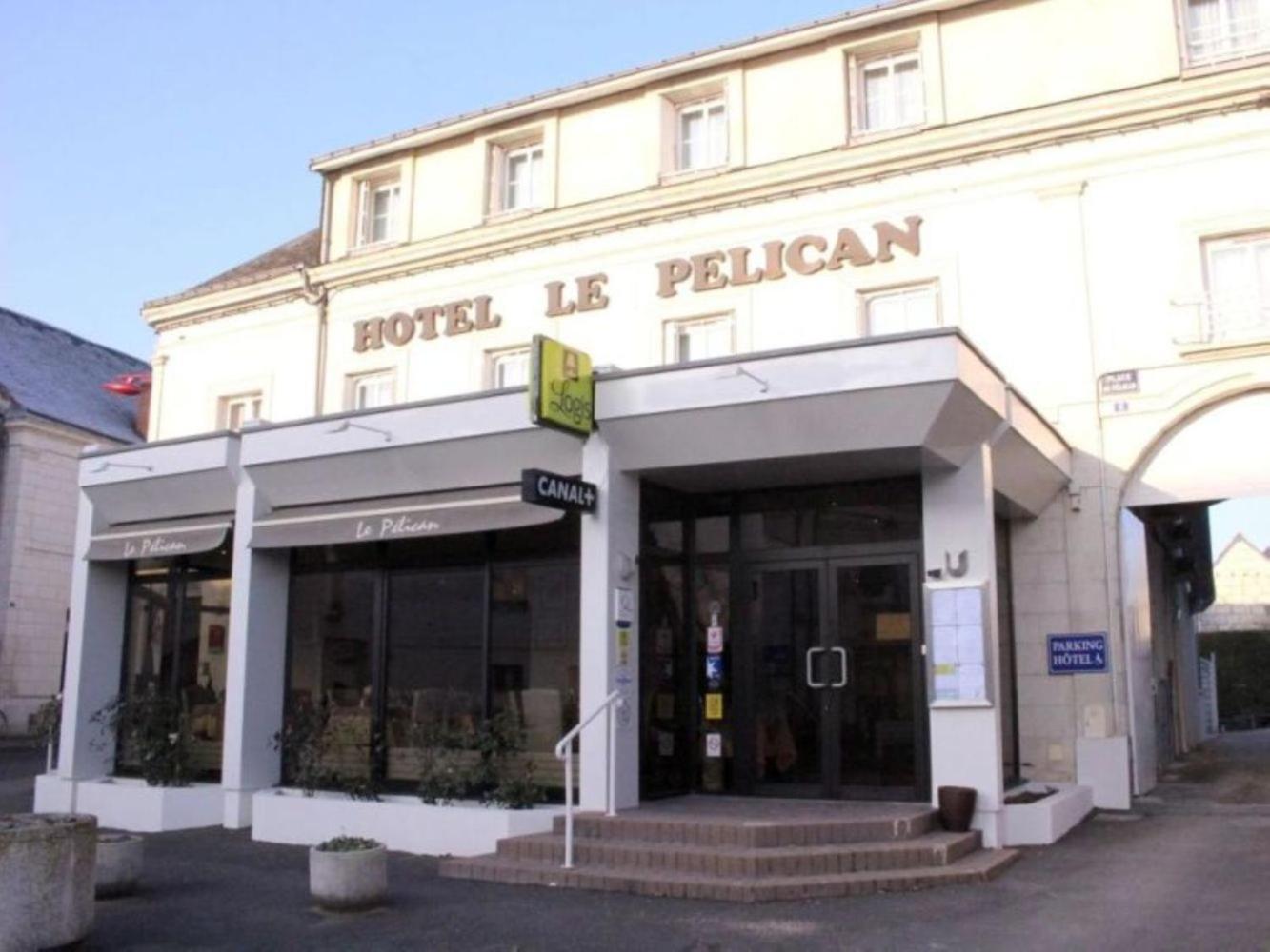 Logis Hotel Le Pelican Vernantes Exterior photo
