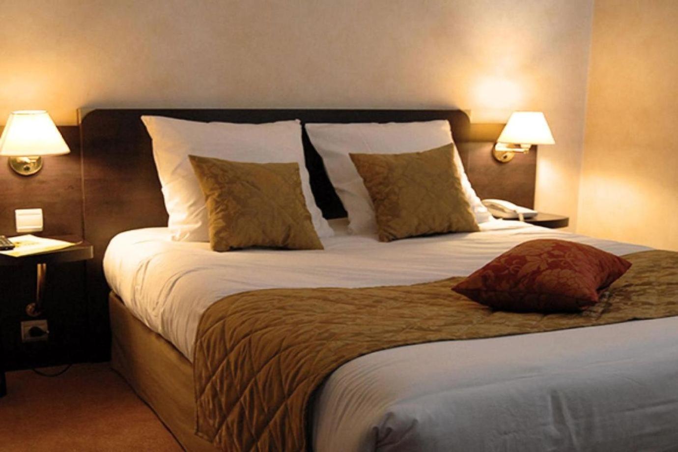 Logis Hotel Le Pelican Vernantes Exterior photo