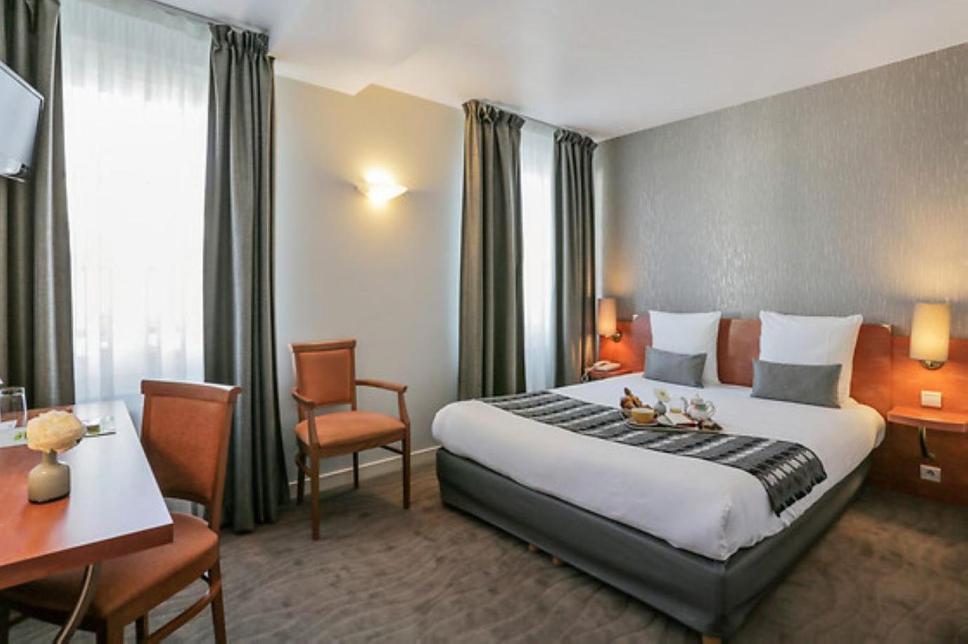 Logis Hotel Le Pelican Vernantes Exterior photo