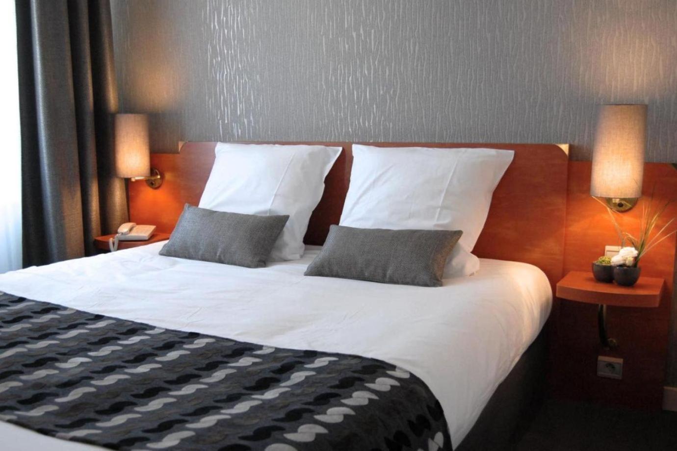 Logis Hotel Le Pelican Vernantes Exterior photo