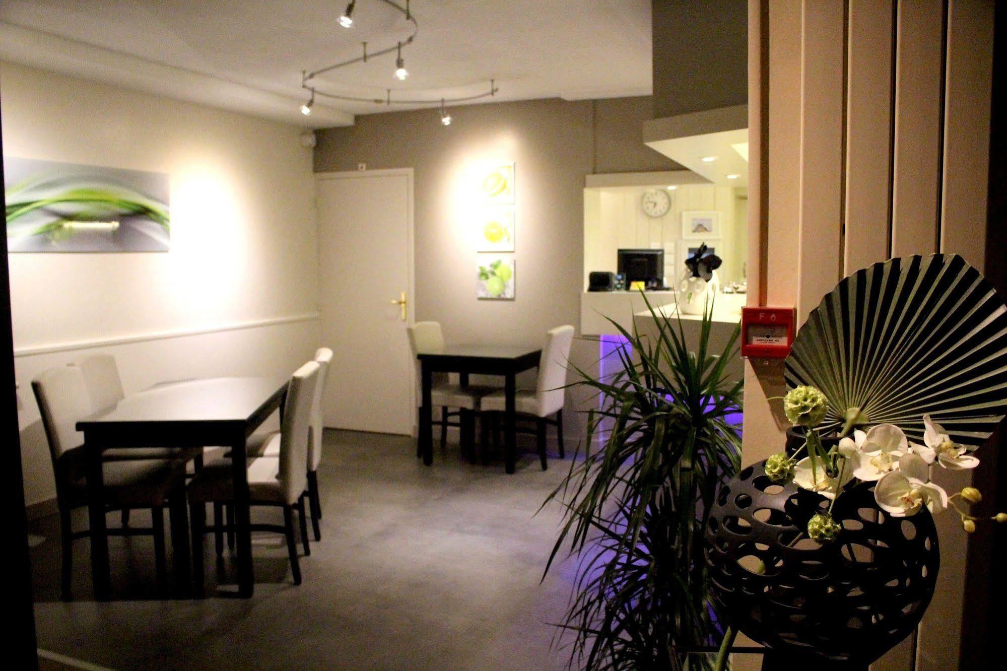 Logis Hotel Le Pelican Vernantes Exterior photo