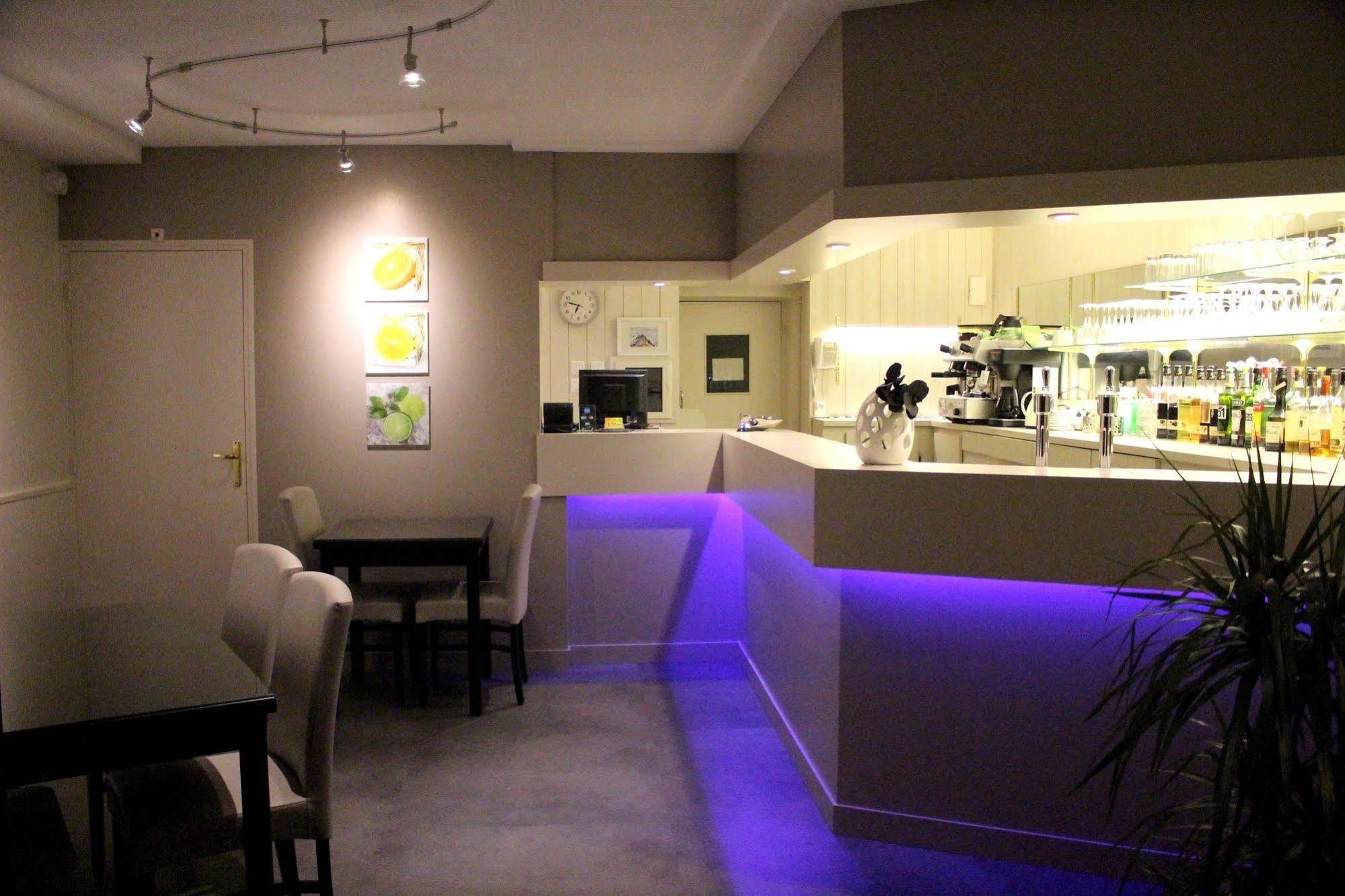 Logis Hotel Le Pelican Vernantes Exterior photo