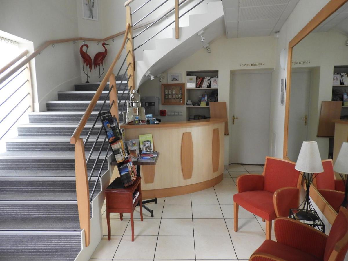 Logis Hotel Le Pelican Vernantes Exterior photo