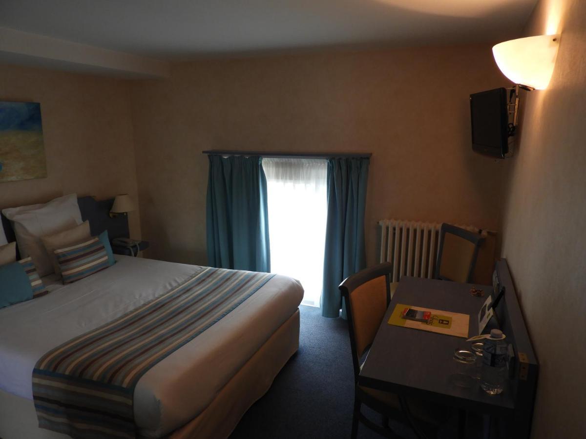 Logis Hotel Le Pelican Vernantes Exterior photo