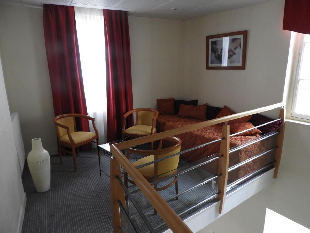 Logis Hotel Le Pelican Vernantes Exterior photo